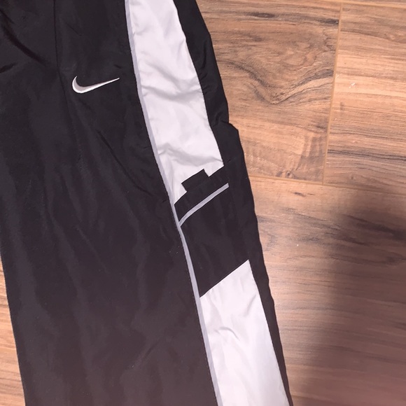 nike track pants - Picture 3 of 4